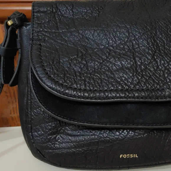 Fossil Genuine Leather Crossbody Bag - Picture 4 of 17